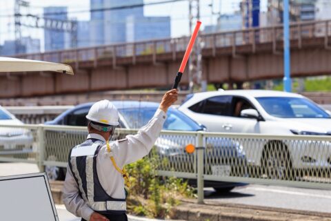 誘導棒を上げる