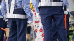 警備員・足